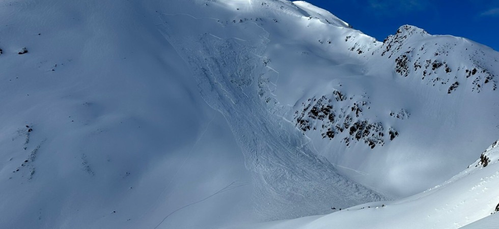 Sepolti sotto oltre un metro di neve: le immagini della tragica valanga in Alto Adige
